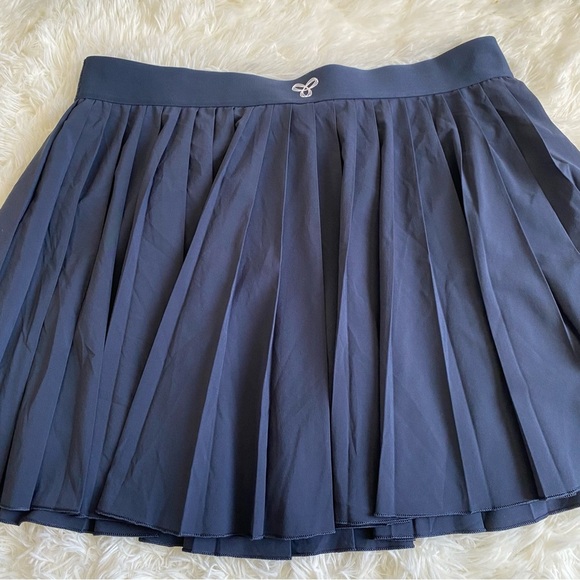 Aritzia TnAction TnaMOVE™ Tennis Mini Skirt in Total Eclipse - Picture 4 of 8